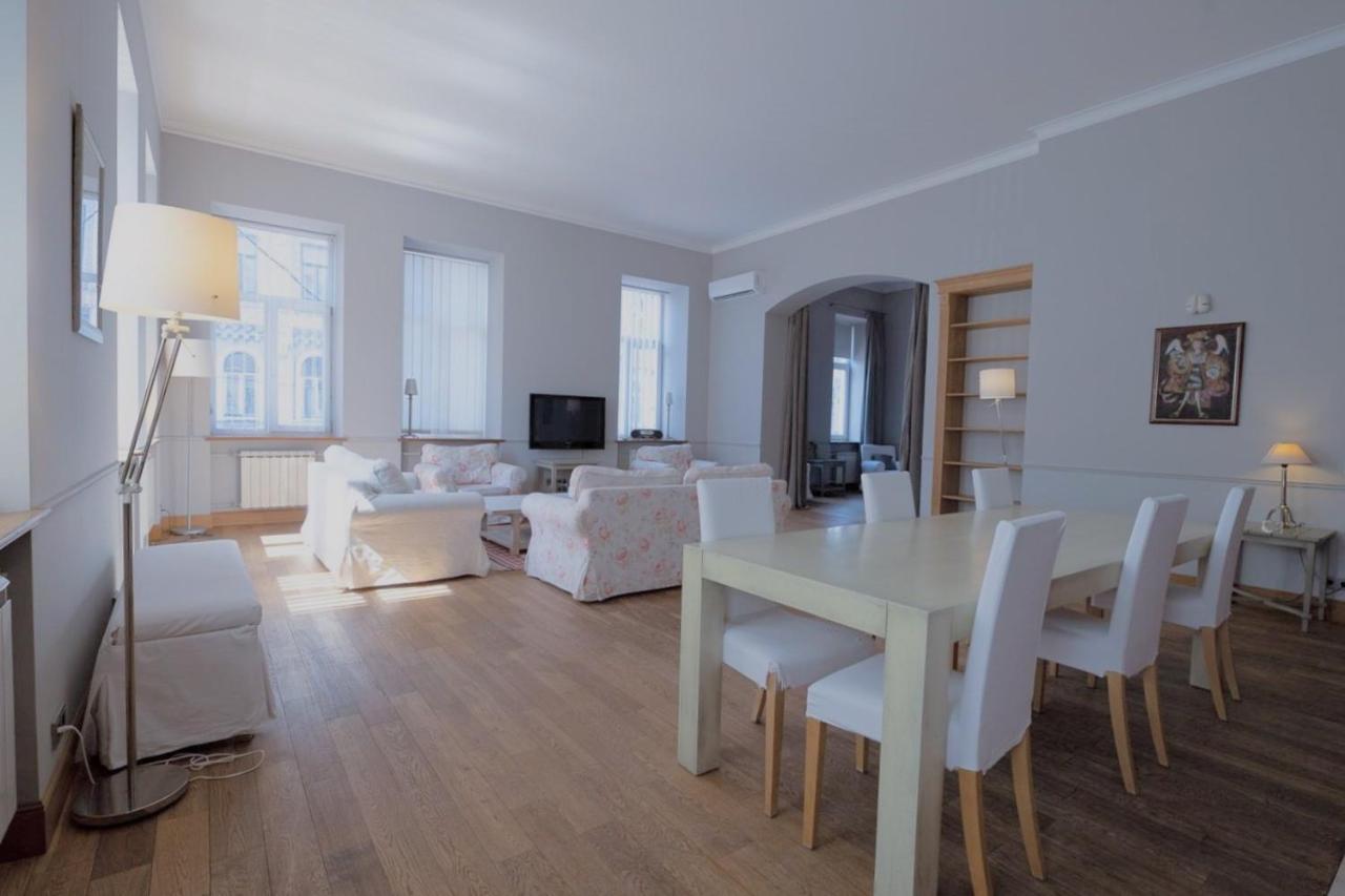 Great 144 Sq.M. Apartment In The Center Of 키예프 외부 사진