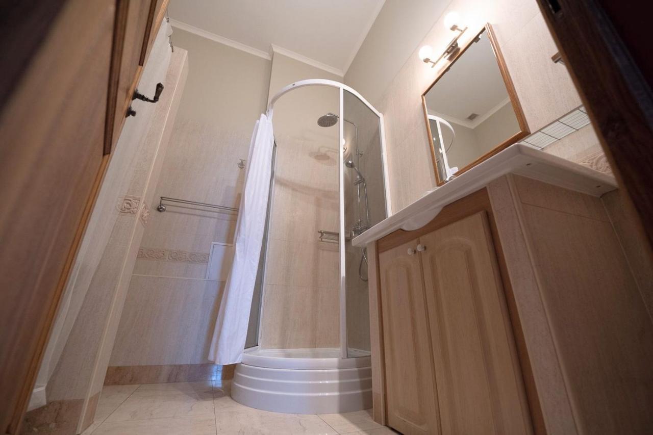 Great 144 Sq.M. Apartment In The Center Of 키예프 외부 사진
