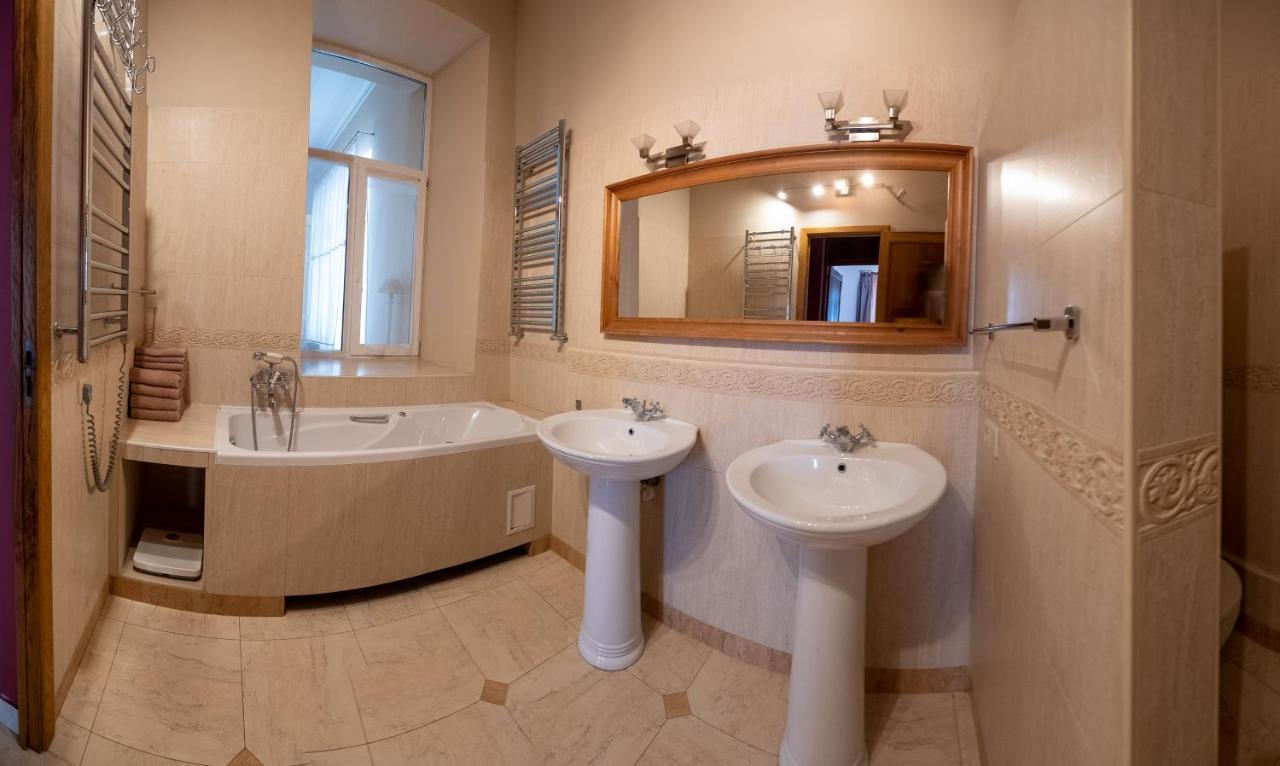 Great 144 Sq.M. Apartment In The Center Of 키예프 외부 사진