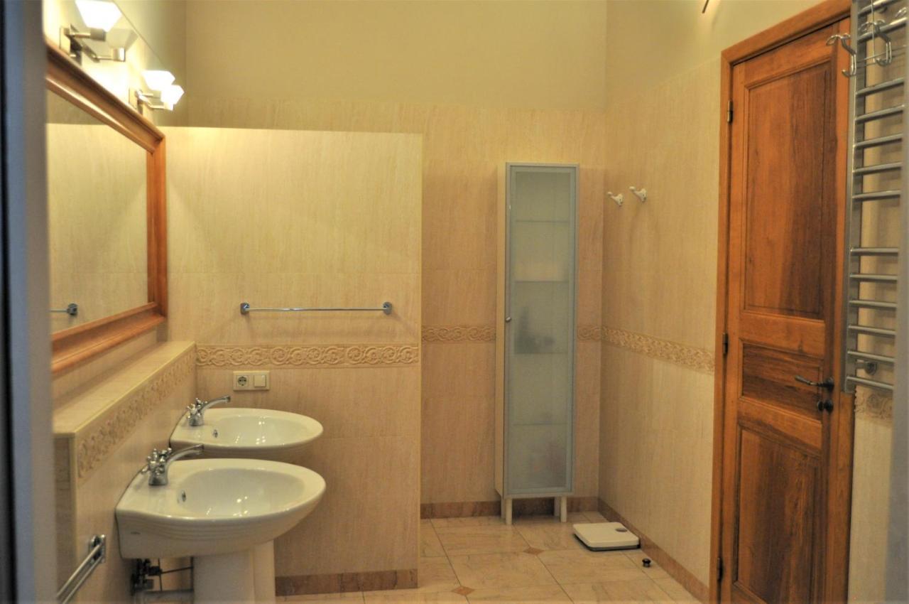 Great 144 Sq.M. Apartment In The Center Of 키예프 외부 사진